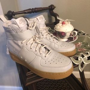 Nike cargo-ish sneakers